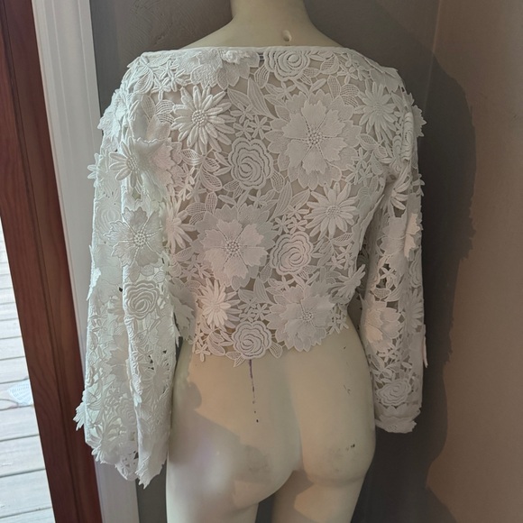 Milly 3D Floral Embroidered Camila crop top in white size 2 - Picture 4 of 13